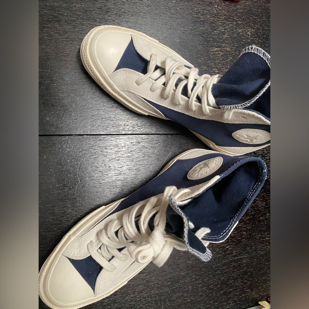 Converse Chuck Taylor Navy and White Sneakers W9.5, M7.5
